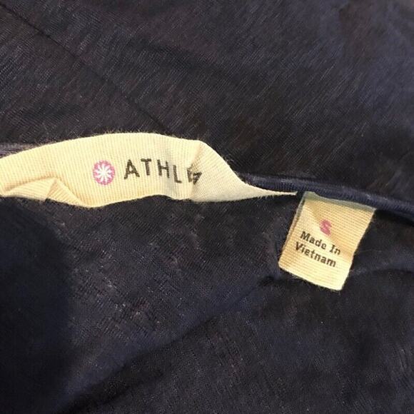 Athleta Navy Blue Stripe Short Sleeve Low Twist Back Top Shirt Size S - Picture 3 of 4